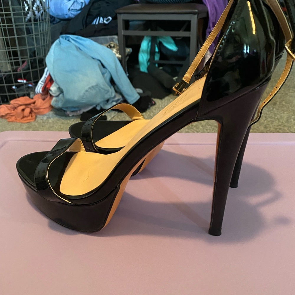 Women’s size 13 open toe high heels. Very tall heel. Like new. Buckles.